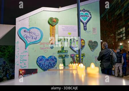 Le dernier mémorial de Grenfell où Grenfell reste une structure car il doit être démoli en juin 2026. Banque D'Images