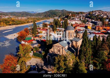 Ville de Kutaisi, vue aérienne, temple de la Sainte Annonciation. Banque D'Images
