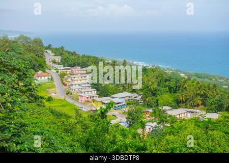Église View bâtiments résidentiels historiques vue aérienne avec Martins Bay à East Coast à John Parish, Barbados. Banque D'Images