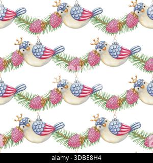 Ornements d'arbre de Noël oiseau mignon motif sans couture. Branche d'épinette d'aquarelle dessinée à la main sur fond blanc crée une ambiance hivernale. Parfait pour le design textile traditionnel. Idéal pour emballer du papier. Banque D'Images