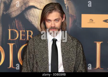 Tom Payne BEI der Weltpremiere von 'Der Medicus II / The Physician II' im Cinedom. Köln, 15.12.2025 Banque D'Images