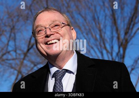 Washington, États-Unis. 16 décembre 2025. Kevin Hassett, directeur du Conseil économique national, s’adresse aux médias devant la Maison Blanche à Washington le 16 décembre 2025. Photo de Yuri Gripas/ABACAPRESS.COM crédit : Abaca Press/Alamy Live News Banque D'Images