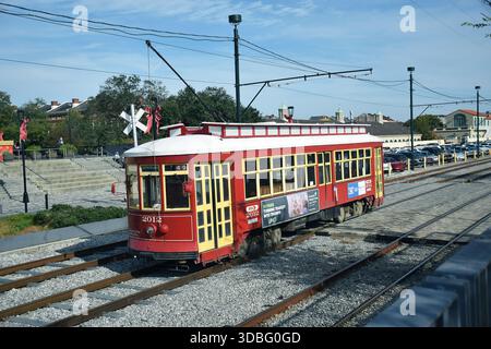 Tramways en circulation à la Nouvelle-Orléans offrant des manèges historiques abordables. Banque D'Images