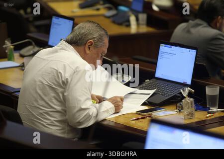 SESSION DE L'ASSEMBLÉE 16 décembre 2025 session de la plénière présidée par le Président Niel Olsen où les réformes du COIP sont discutées, à l'Assemblée QUITO PICHINCHA ECUADOR POL SESIONASAMBLEA d592046dfe27f51fddcdf9e6ecddc913 Copyright : xHENRYxLAPOx Banque D'Images