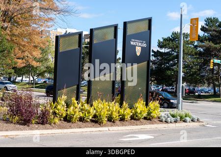 Le panneau de l'Université de Waterloo est vu sur le campus principal de Waterloo, Ontario, Canada Banque D'Images