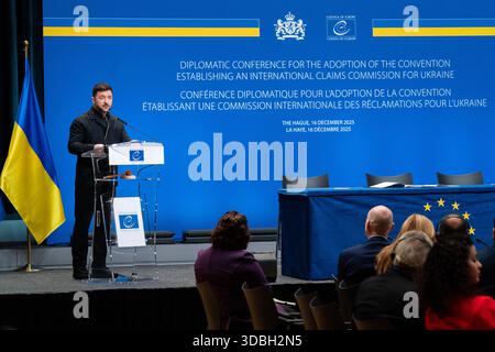 La Haye, pays-Bas, 16 décembre 2025. Le Président ukrainien Volodymyr Zelenskyy lors d’une réunion du Conseil de l’Europe au Forum mondial à la Haye le 16 décembre 2025. Au cours de la conférence, les alliés européens discuteront de la compensation de l’Ukraine pour les conséquences de l’agression russe. Crédit : Bart Maat/Alamy Live News Banque D'Images