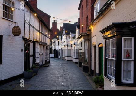 Butter Street au coucher du soleil en décembre. Alcester, Warwickshire, Angleterre Banque D'Images