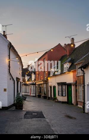 Butter Street au coucher du soleil en décembre. Alcester, Warwickshire, Angleterre Banque D'Images
