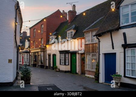 Butter Street au coucher du soleil en décembre. Alcester, Warwickshire, Angleterre Banque D'Images