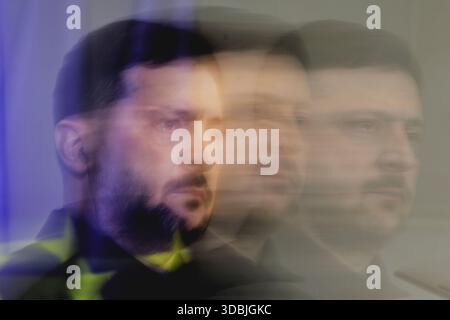 Volodymyr Zelenskyy, président de l'Ukraine, photographié lors d'une conférence de presse conjointe avec le chancelier fédéral (pas sur la photo) à Berlin, le 15.12.2025. Le président ukrainien se rend à Berlin pour discuter de l'état des négociations de paix i. Banque D'Images