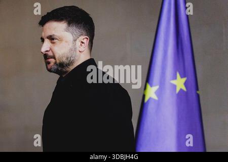 Volodymyr Zelenskyy, président de l'Ukraine, photographié lors d'une conférence de presse conjointe avec le chancelier fédéral (pas sur la photo) à Berlin, le 15.12.2025. Le président ukrainien se rend à Berlin pour discuter de l'état des négociations de paix à Ukr Banque D'Images
