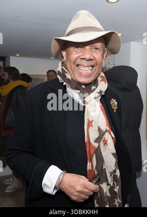 Paris, France. 16 décembre 2025. Le danseur/chorégraphe Daniel Valcin Champagne Mondesir assiste à la soirée de spectacle Keziah Jones à clé Gallery Paris, France. 16 décembre 2025. Crédit photo : saïd Anas/Alamy Live News. Banque D'Images