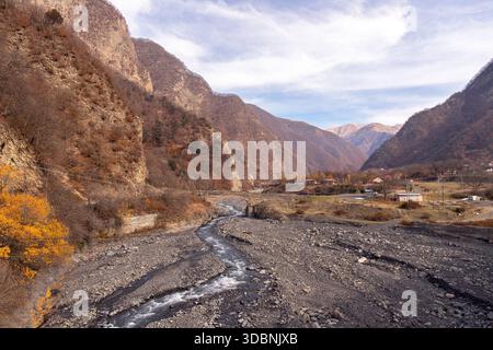 Vieux pont d'Ulu du 19ème siècle à Gakh. Azerbaïdjan. Banque D'Images
