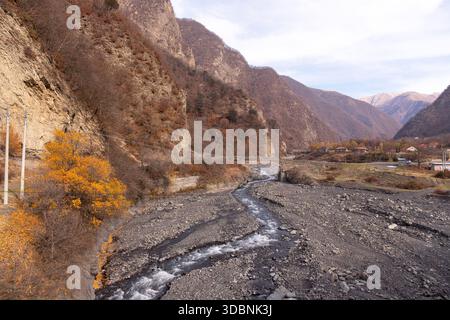 Vieux pont d'Ulu du 19ème siècle à Gakh. Azerbaïdjan. Banque D'Images