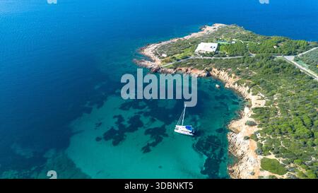 Vue sur la plage d'Ekmeksiz depuis, Seferihisar - Turquie Banque D'Images