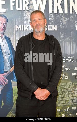 Anders Thomas Jensen BEI der Premiere des Kinofilms Therapie für Wikinger im Kino im Delphi-Filmpalast. Berlin, 17.12.2025 *** Anders Thomas Jensen à la première de la thérapie cinématographique pour Vikings au cinéma Delphi Filmpalast de Berlin, 17 12 2025 Foto :XM.xBehrensx/xFuturexImagex wikinger 5207 Banque D'Images