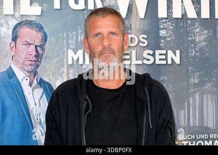 Anders Thomas Jensen BEI der Premiere des Kinofilms Therapie für Wikinger im Kino im Delphi-Filmpalast. Berlin, 17.12.2025 *** Anders Thomas Jensen à la première de la thérapie cinématographique pour Vikings au cinéma Delphi Filmpalast de Berlin, 17 12 2025 Foto :XM.xBehrensx/xFuturexImagex wikinger 5209 Banque D'Images