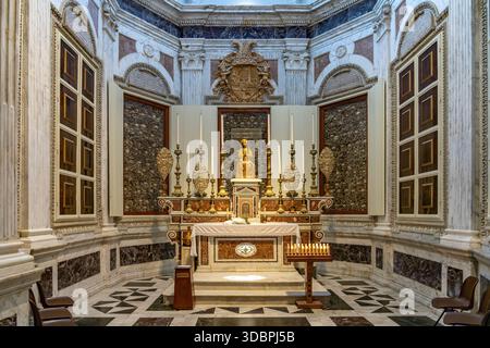 Chapelle avec les reliques des martyrs, cathédrale de Santa Maria Annunziata à Otrante, Pouilles, Italie, Europe Banque D'Images