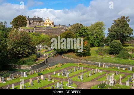 Écosse, Stirling, cimetière de la vieille ville et château de Stirling Banque D'Images