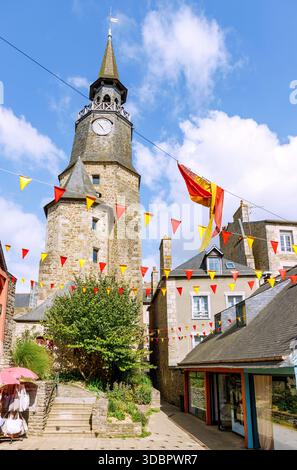 Tour de l'horloge clocher dans la vieille ville de Dinan, Côte d'Emeraude, côtes-d'Armor, Bretagne, France Banque D'Images