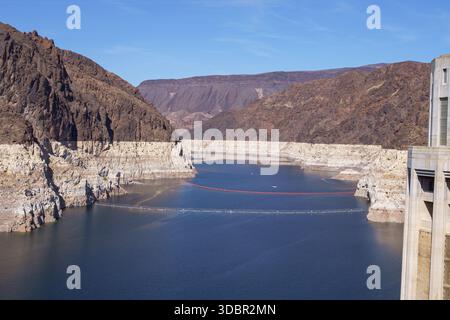 Lac Mead niveaux d'eau bas, anneaux de baignoire, pendant la sécheresse vu du barrage Hoover Banque D'Images