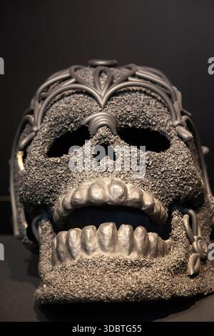 Black Clay Calavera, 'Human Skull' symboles du jour des morts exposés au Museo de Arte Popular, dans la ville de mexico, mexique Banque D'Images