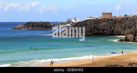 Vue depuis la plage de Piedra Playa vers El Cotillo, Fuerteventura, îles Canaries, Espagne. Prise en novembre 2025 Banque D'Images