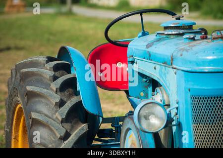 Italie, Lombardie, Old Farm Tractor Banque D'Images