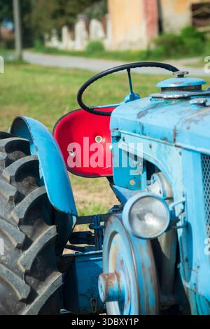 Italie, Lombardie, Old Farm Tractor Banque D'Images