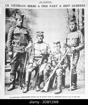 Le miroir, le 14 novembre 1915, présente un portrait du capitaine d'infanterie serbe Nolitch entouré de ses trois fils. Le texte honore ce vétéran qui a participé à sept guerres, combattant d'abord les Turcs en 1876. Il a servi dans les guerres serbo-turques, serbo-bulgares et balkaniques avant de rejoindre la défense contre l'Autriche et l'Allemagne pendant la première Guerre mondiale. Malgré une blessure en 1914, il retourne au front à Semendria en septembre 1915, symbolisant la résilience serbe. Banque D'Images