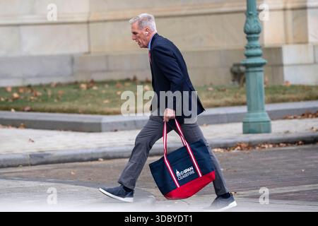 Washington, États-Unis. 18 décembre 2025. L'ancien président de la Chambre Kevin McCarthy, R-CA, arrive au Capitole des États-Unis à Washington, DC le jeudi 18 décembre 2025. Photo de Bonnie Cash/UPI crédit : UPI/Alamy Live News Banque D'Images