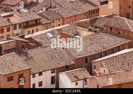 Toits de tuiles traditionnels dans le village espagnol. Daroca, Saragosse. Huesca, Espagne Banque D'Images