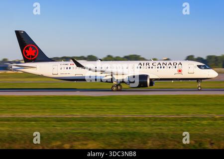 Montréal, Canada - 24 septembre 2025 : Air Canda A220 Banque D'Images
