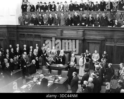 Nouveau gouverneur général de l'Australie -- scène dans la salle du Sénat au Parlement, Canberra, la capitale fédérale de l'Australie, en tant que duc de G. Banque D'Images