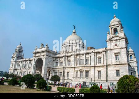 Le majestueux Victoria Memorial Hall en Inde est un grand monument en marbre à Kolkata, mêlant architecture coloniale britannique avec riche histoire et Ar Banque D'Images