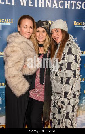 abb : Lisa Maria Potthoff, Jeanette Hain und Simone Thomalla Schauspielerinnen zu gast BEI der Premiere des 21.Roncalli Weihnachtscircus im Tempodrom Berlin, AM 19.12.2025 à Berlin Deutschland *** abb Lisa Maria Potthoff, Jeanette Hain et Simone Thomalla actrices lors de la première des 21 Roncalli Weihnachtscircus au Tempodrom Berlin, le 19 12 2025 à Berlin Banque D'Images
