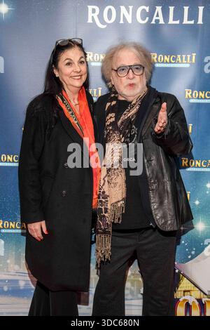 abb : Eliana Paul und Bernhard Paul Ehepaar zu gast BEI der Premiere des 21. Roncalli Weihnachtscircus im Tempodrom Berlin, AM 19.12.2025 à Berlin Berlin Deutschland *** abb Eliana Paul et Bernhard Paul se marient en tant qu'invités à la première du Cirque de Noël 21 Roncalli au Tempodrom Berlin, le 19 12 2025 à Berlin Berlin Allemagne Banque D'Images