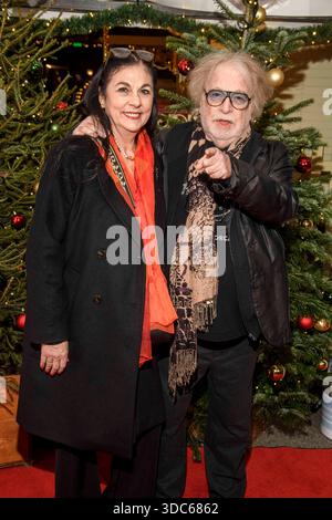 abb : Eliana Paul und Bernhard Paul Ehepaar zu gast BEI der Premiere des 21. Roncalli Weihnachtscircus im Tempodrom Berlin, AM 19.12.2025 à Berlin Berlin Deutschland *** abb Eliana Paul et Bernhard Paul se marient en tant qu'invités à la première du Cirque de Noël 21 Roncalli au Tempodrom Berlin, le 19 12 2025 à Berlin Berlin Allemagne Banque D'Images