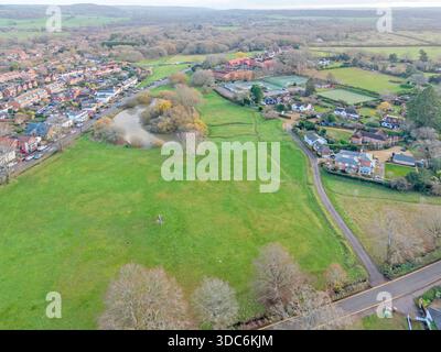 vue aérienne de shalford commune au village et étang dans le surrey Banque D'Images