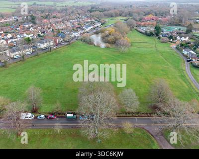 vue aérienne de shalford commune au village et étang dans le surrey Banque D'Images