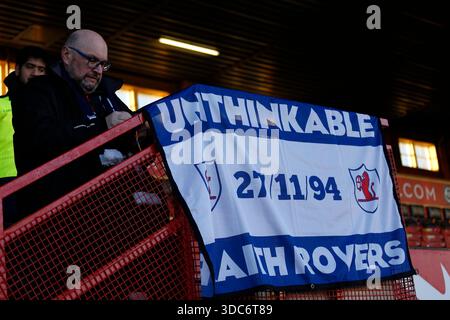 Firhill Stadium, Glasgow, Écosse, Royaume-Uni. 18 décembre 2025. Les supporters de Raith Rovers avant le match de championnat William Hill entre Partick Thistle vs Raith Rovers. Crédit : Jacob Hughes/Alamy Live News Banque D'Images