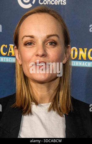 abb : Friederike Kempter Schauspielerin zu gast BEI der Premiere des 21. Roncalli Weihnachtscircus im Tempodrom Berlin, AM 19.12.2025 à Berlin Berlin Deutschland *** abb Friederike Kempter actrice à la création du 21 Roncalli Weihnachtscircus au Tempodrom Berlin, le 19 12 2025 à Berlin Allemagne Banque D'Images
