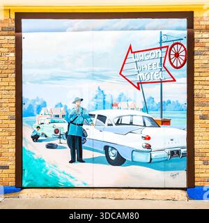 Sur LA ROUTE 66, murale 'Wagon Wheel Motel', station-service Carr Phillips 66, Cuba, Missouri. Artiste : Ray Harvey. Banque D'Images