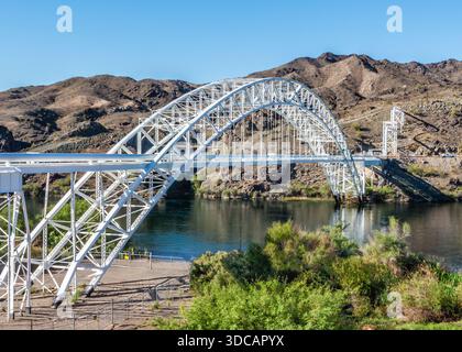 Sur LA ROUTE 66, Old Trails Arch Bridge, Colorado River, Havasu National Wildlife refuge, Topock, Arizona. Registre national des lieux historiques. Banque D'Images