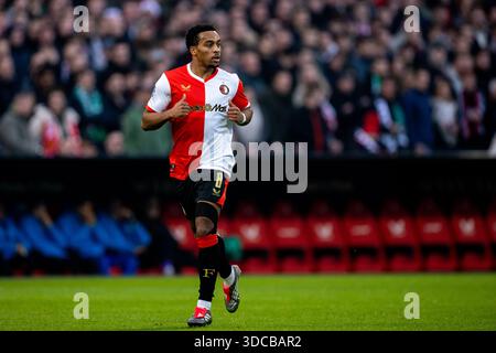 ROTTERDAM, PAYS-BAS - 21 DÉCEMBRE : Quinten Timber, de Feyenoord, regarde pendant le match Eredivisie entre Feyenoord Rotterdam et FC Twente '65 à de Kuip le 21 décembre 2025 à Rotterdam, pays-Bas. (Photo de René Nijhuis) Banque D'Images
