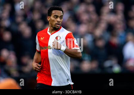 ROTTERDAM, PAYS-BAS - 21 DÉCEMBRE : Quinten Timber, de Feyenoord, regarde pendant le match Eredivisie entre Feyenoord Rotterdam et FC Twente '65 à de Kuip le 21 décembre 2025 à Rotterdam, pays-Bas. (Photo de René Nijhuis) Banque D'Images