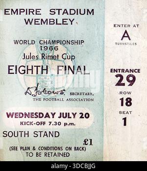 Un billet livre sterling pour le match de Coupe du monde du Groupe 1 1966 Angleterre contre France le 20 juillet 1966 au stade de Wembley, Londres Banque D'Images