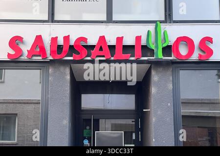 12.12.2025 , xsvx, Wirtschaft, Restaurant Sausalitos, emwirt emonline, V.L. Das logo Schriftzug des Lokals / Restaurant Sausalitos in Karlsruhe Symbolfoto Symbolbild Insolvenz insolvable geschlossen Pleite Karlsruhe *** 12 12 2025 , xsvx, Economy, Restaurant Sausalitos, emwirt emonline, v l le logo lettrage du restaurant Sausalitos à Karlsruhe symbole photo symbole image insolvabilité insolvable faillite fermée Karlsruhe Banque D'Images