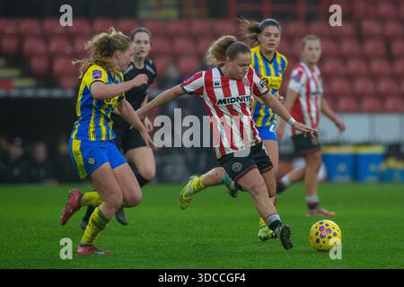 Sheffield, Royaume-Uni. 21 décembre 2025. Charlie Devlin (10 Sheffield United) joue le ballon en avant. Sheffield United v Southampton, WSL 2, Bramall Lane, Sheffield, Angleterre, 21 décembre 2025. Crédit : SPP Sport Press photo. /Alamy Live News Banque D'Images