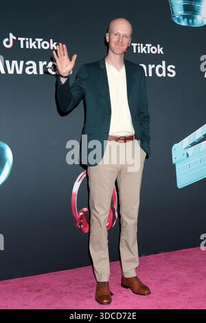 18 décembre 2025, Los Angeles, CA, USA : LOS ANGELES - DEC 18 : Charlie Engelman aux TikTok Awards au Hollywood palladium le 18 décembre 2025 à Los Angeles, CA (crédit image : © Kay Blake/ZUMA Press Wire) USAGE ÉDITORIAL SEULEMENT ! Non destiné à UN USAGE commercial ! Banque D'Images